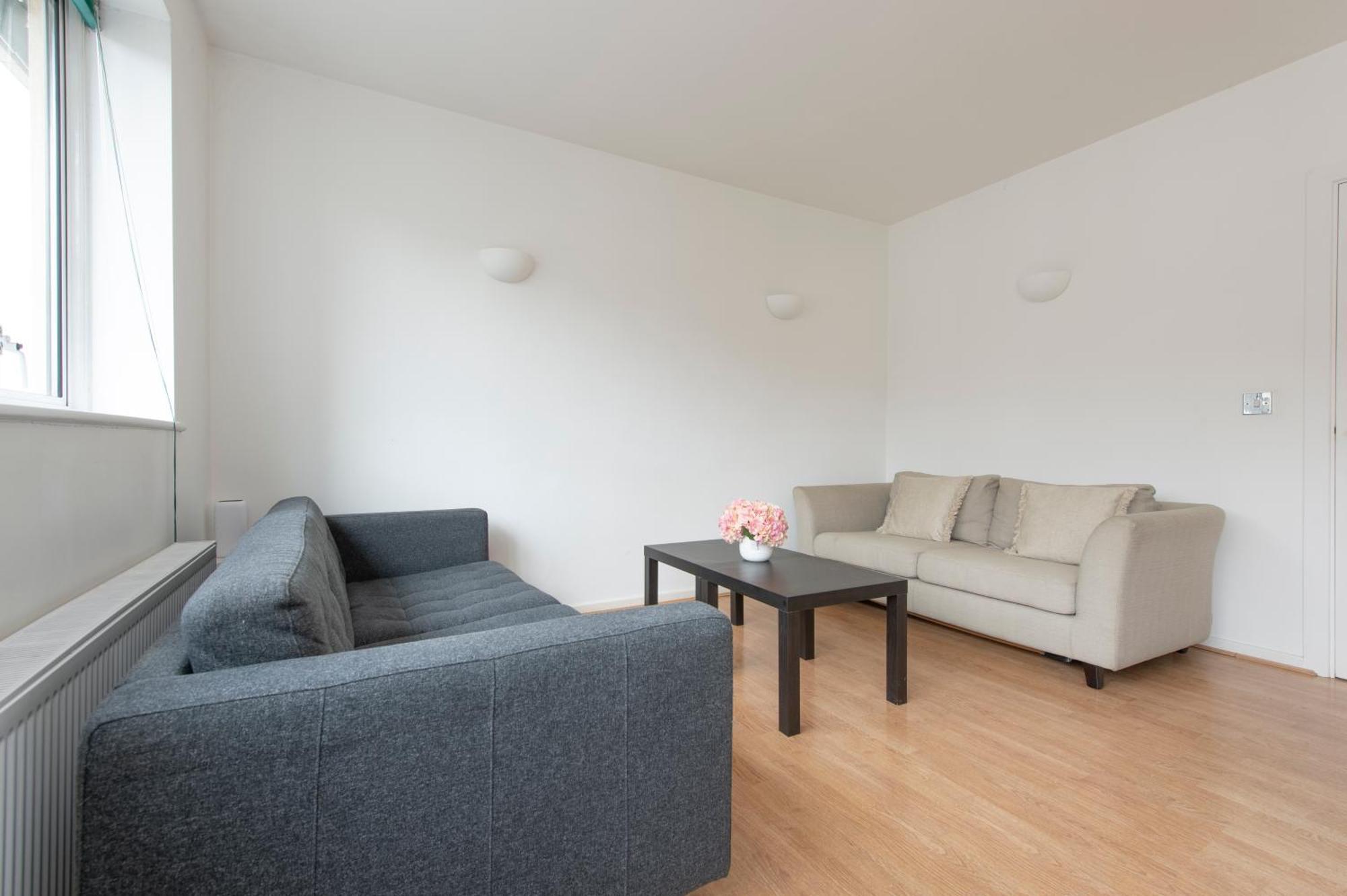 Modern Luxury Apartment By Bow Road Station Londen Buitenkant foto