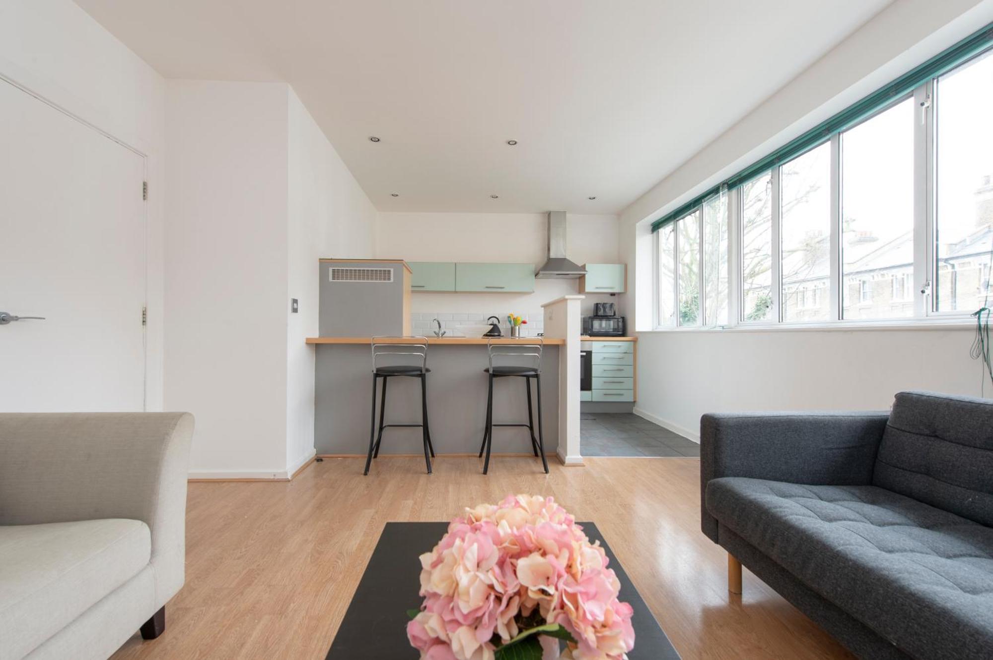 Modern Luxury Apartment By Bow Road Station Londen Buitenkant foto