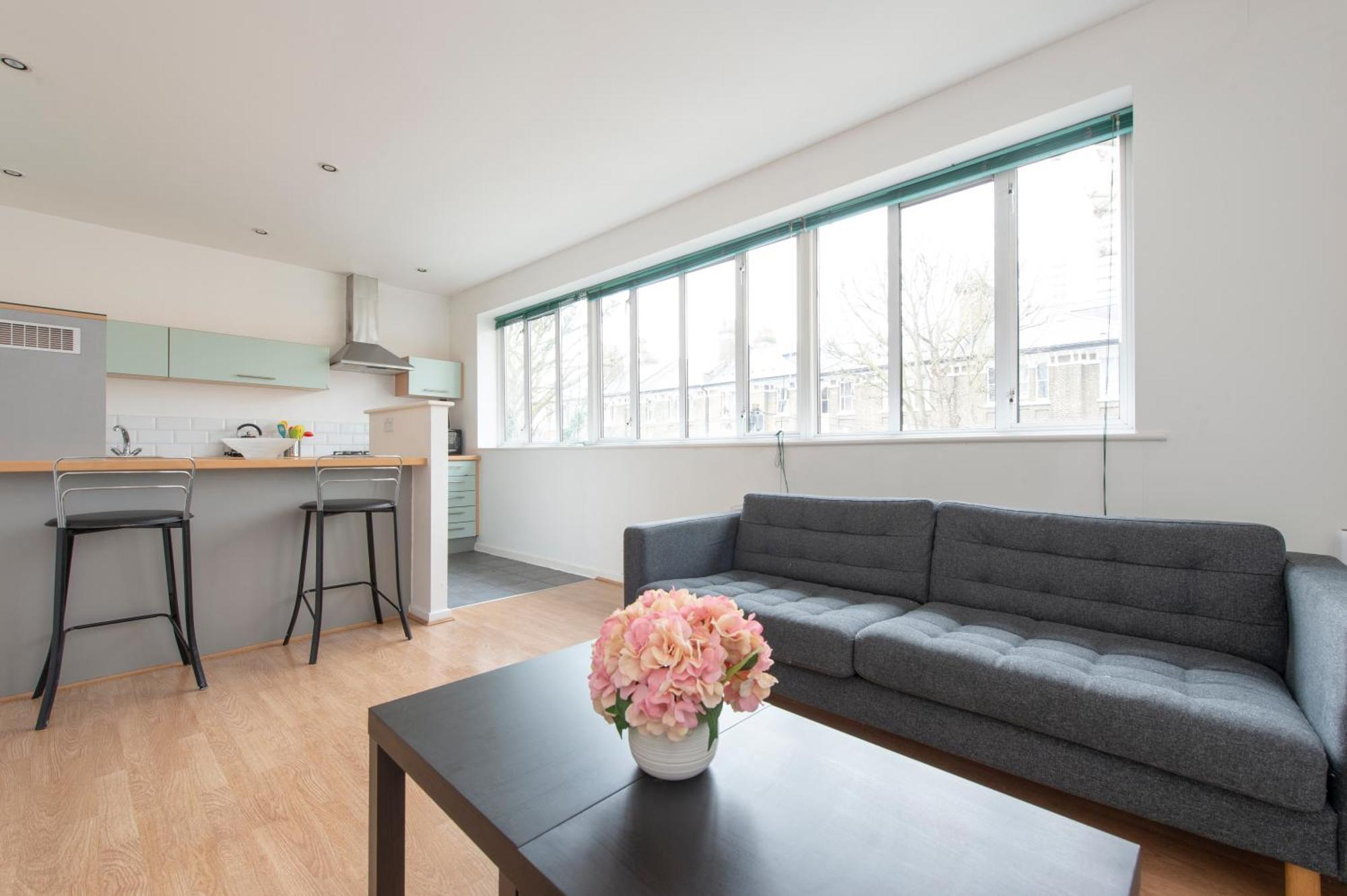 Modern Luxury Apartment By Bow Road Station Londen Buitenkant foto