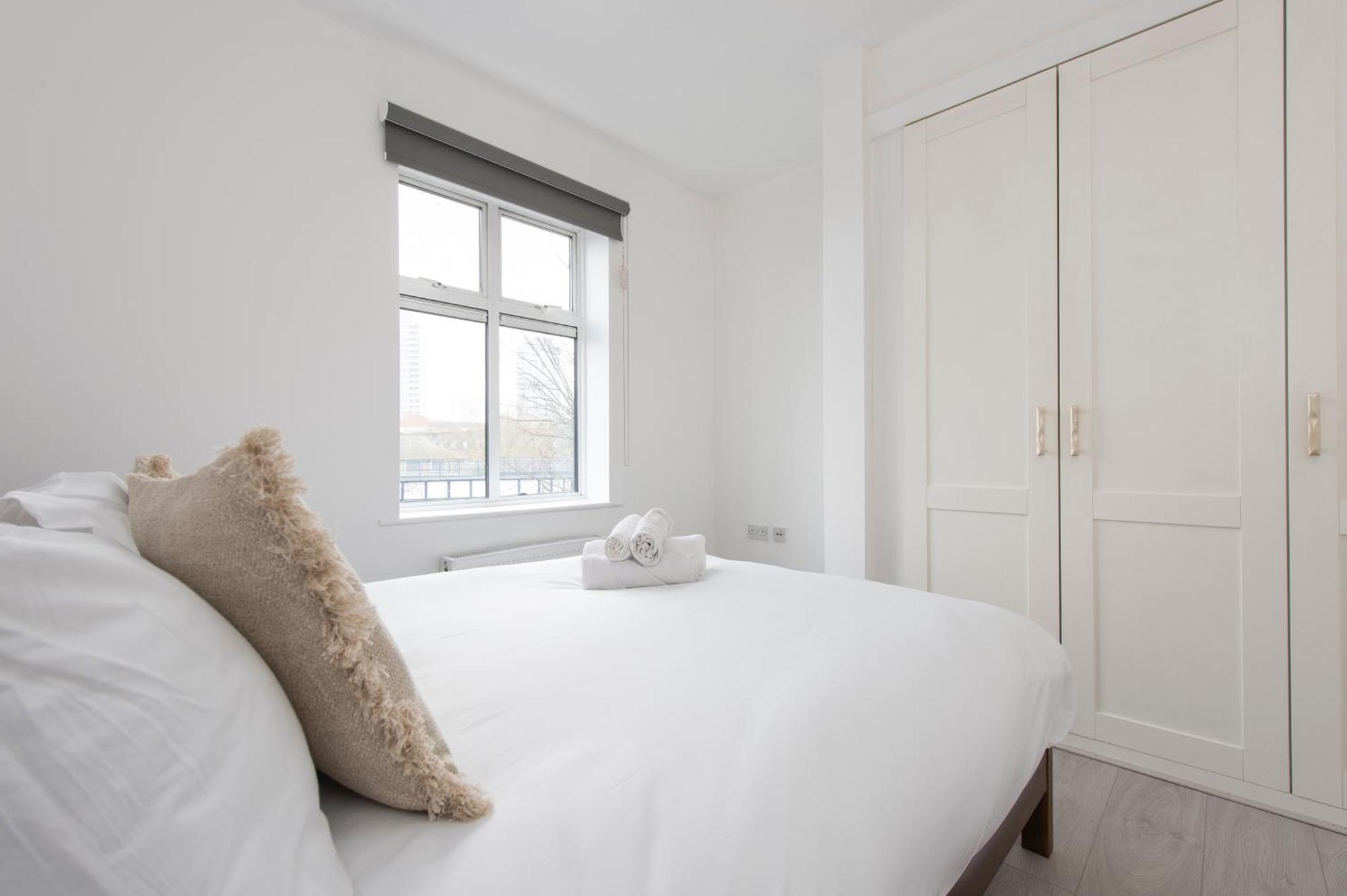 Modern Luxury Apartment By Bow Road Station Londen Buitenkant foto