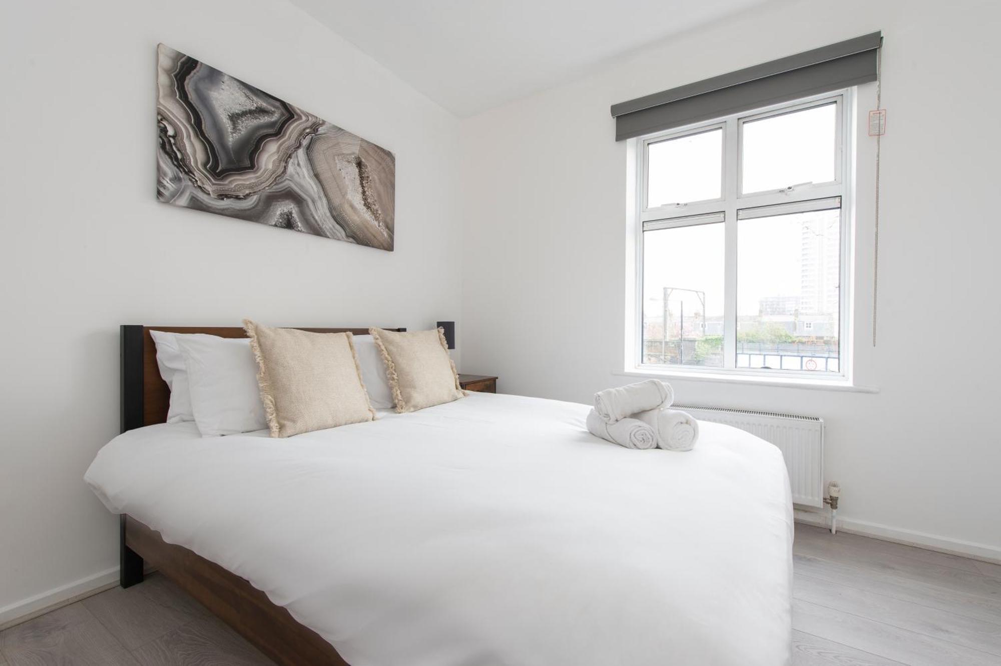 Modern Luxury Apartment By Bow Road Station Londen Buitenkant foto