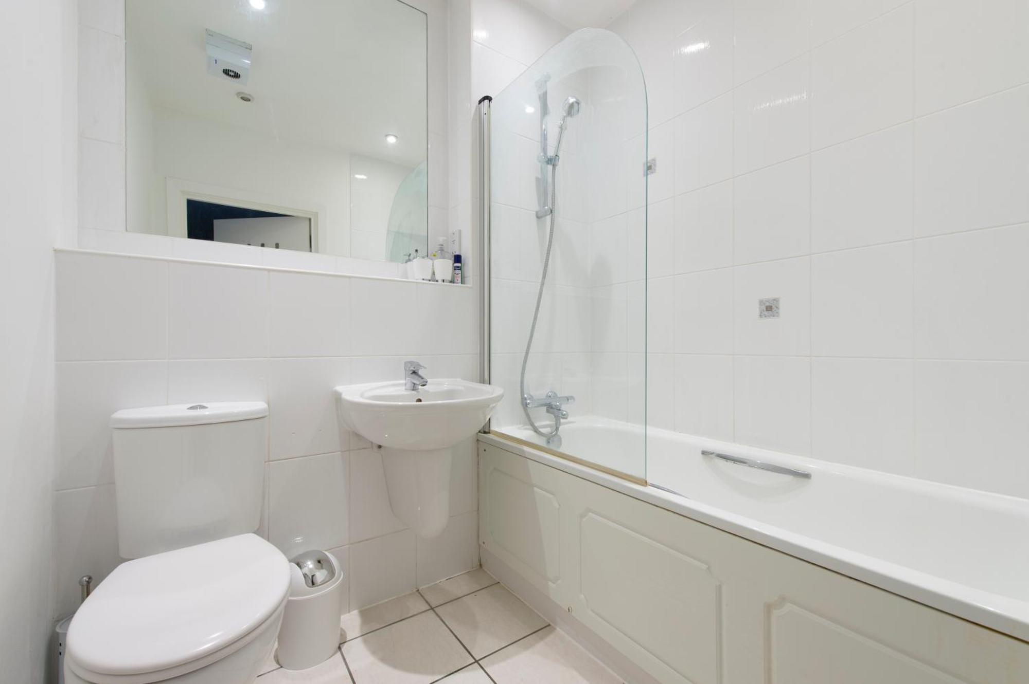 Modern Luxury Apartment By Bow Road Station Londen Buitenkant foto