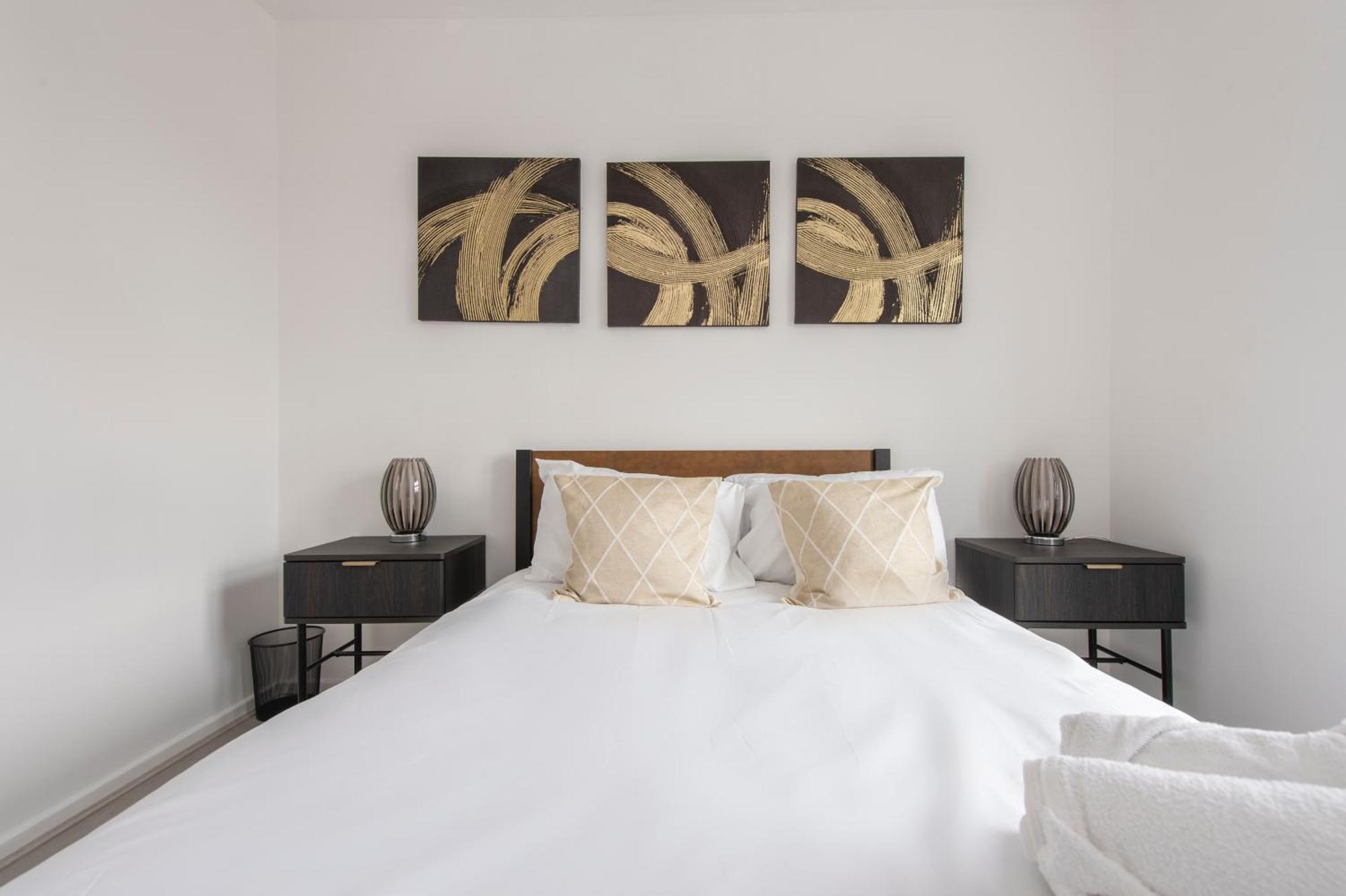 Modern Luxury Apartment By Bow Road Station Londen Buitenkant foto